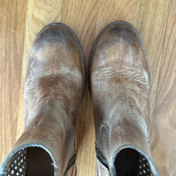 Bed Stu 9.5 Countess Bootie distressed tan color bench made cobbler series GUC - Picture 5 of 8